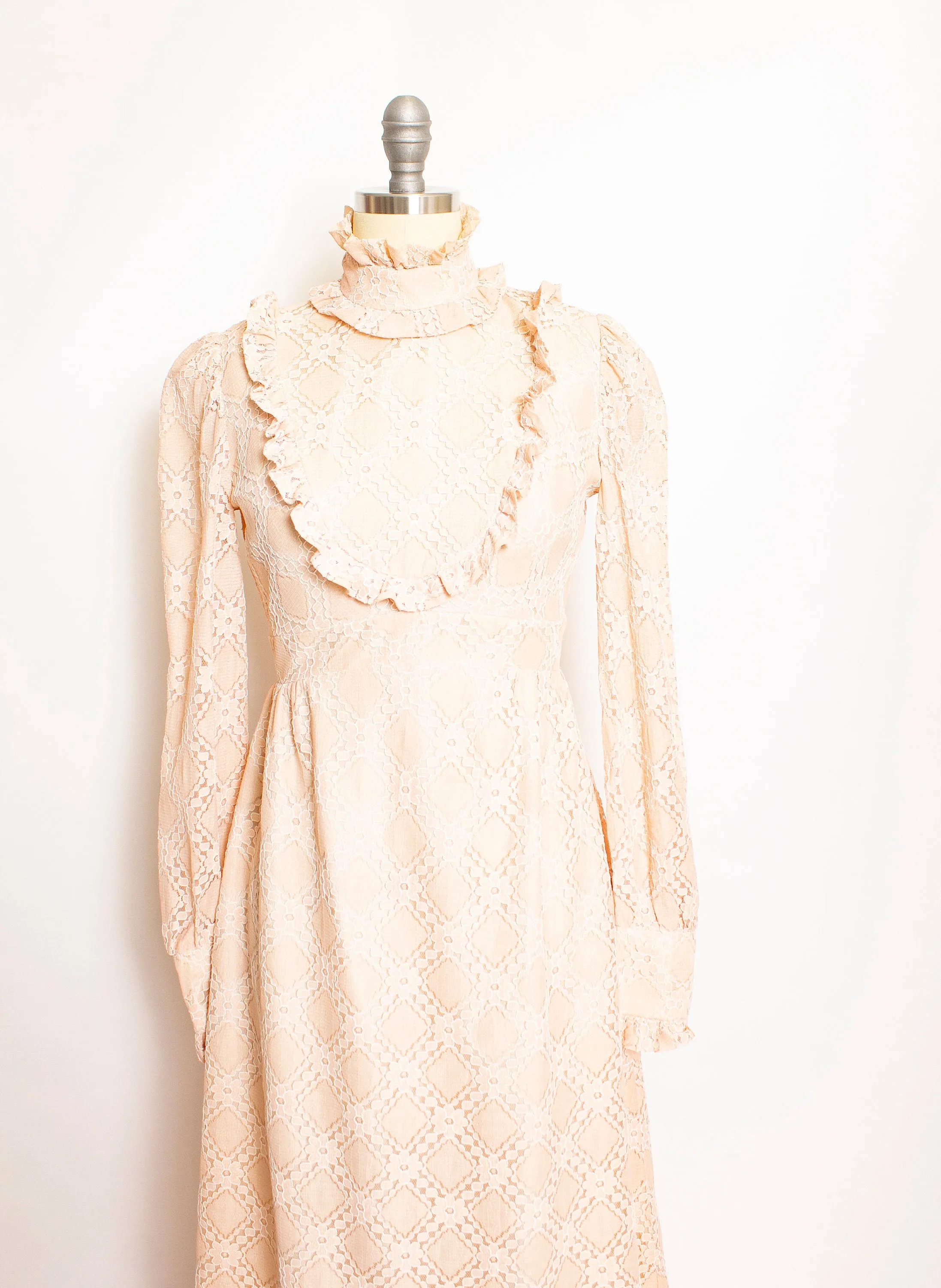 Vintage 1970s Maxi Dress Beige Nude Lace Peasant Prairie 70s Small S