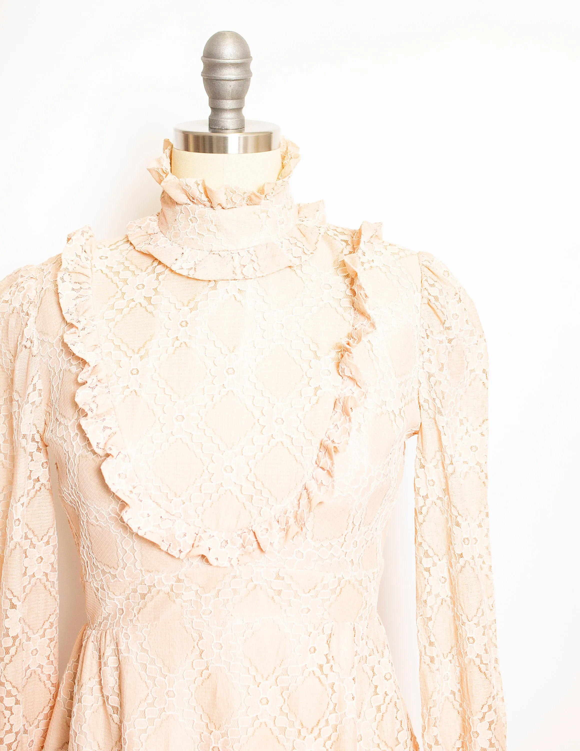 Vintage 1970s Maxi Dress Beige Nude Lace Peasant Prairie 70s Small S