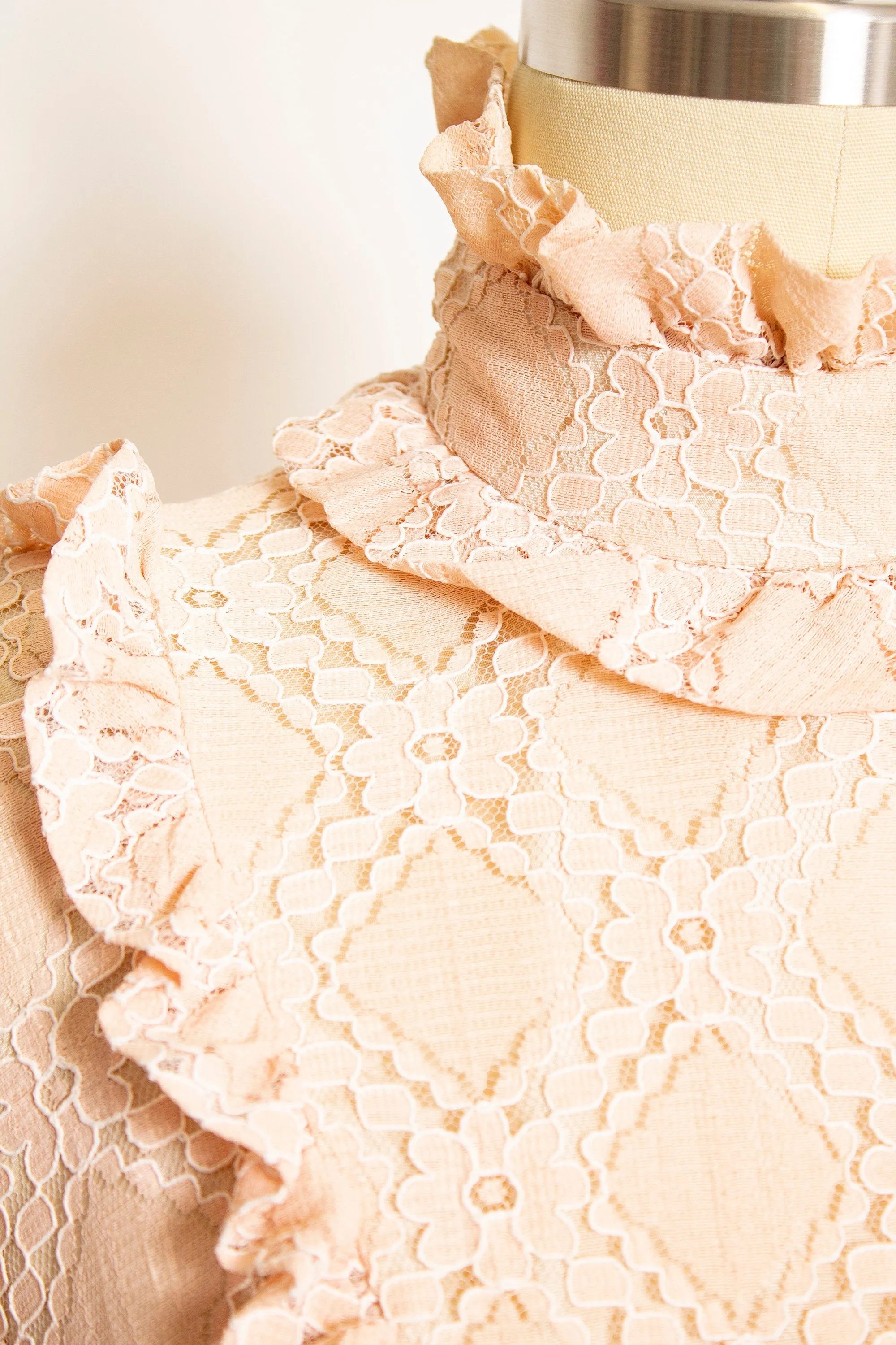 Vintage 1970s Maxi Dress Beige Nude Lace Peasant Prairie 70s Small S